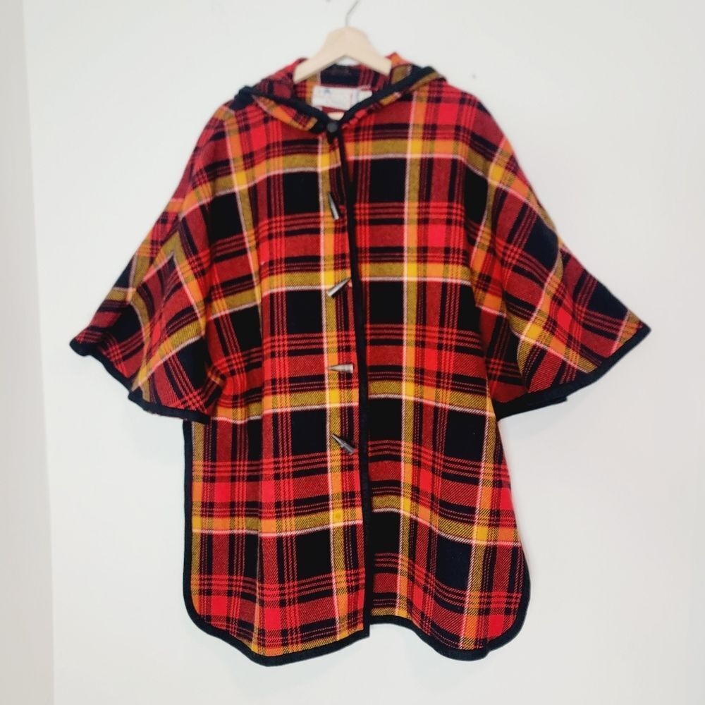 Vintage 1960s Pendleton Knockabouts Hooded Wool Red Black Tartan Plaid Cape